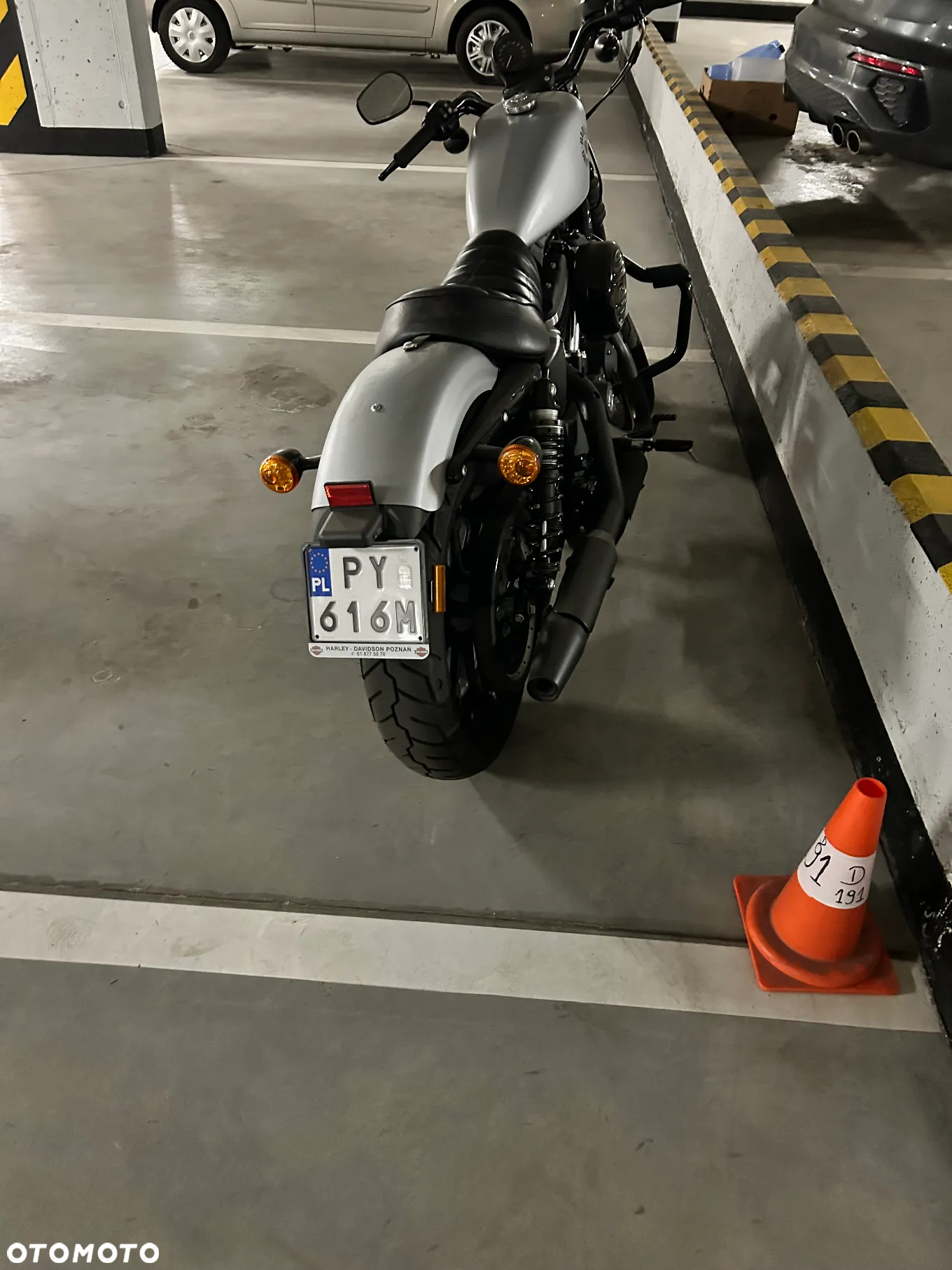 Harley-Davidson Sportster Iron 883 - 4