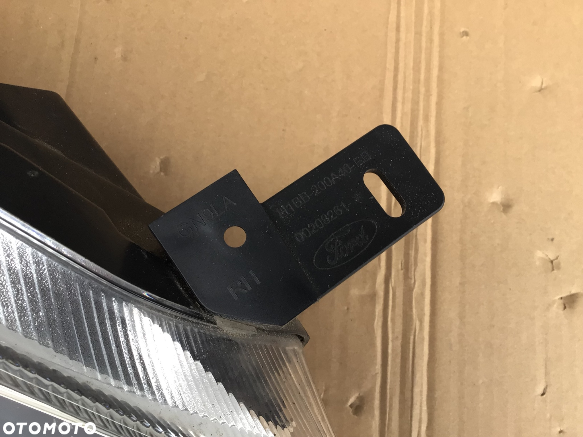 Lampa przednia prawa Ford Fiesta MK8 zwykła - 3
