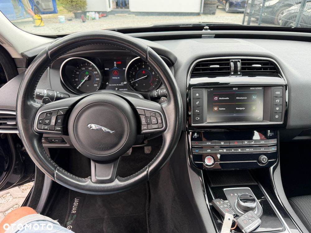 Jaguar XE 20t Prestige - 27