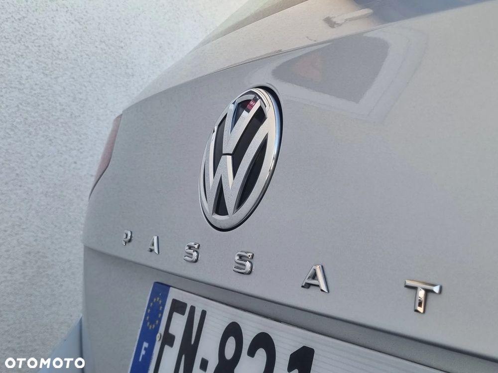 Volkswagen Passat - 30