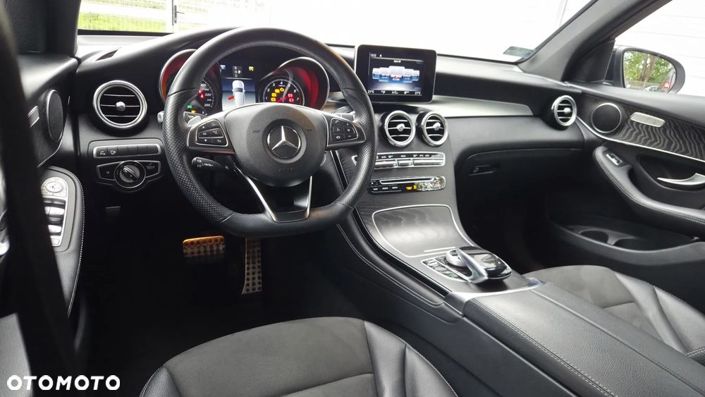 Mercedes-Benz GLC 250 4Matic 9G-TRONIC AMG Line - 22