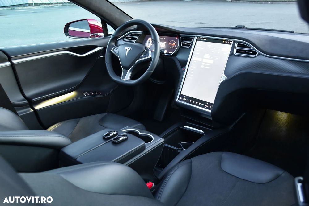 Tesla Model S - 31