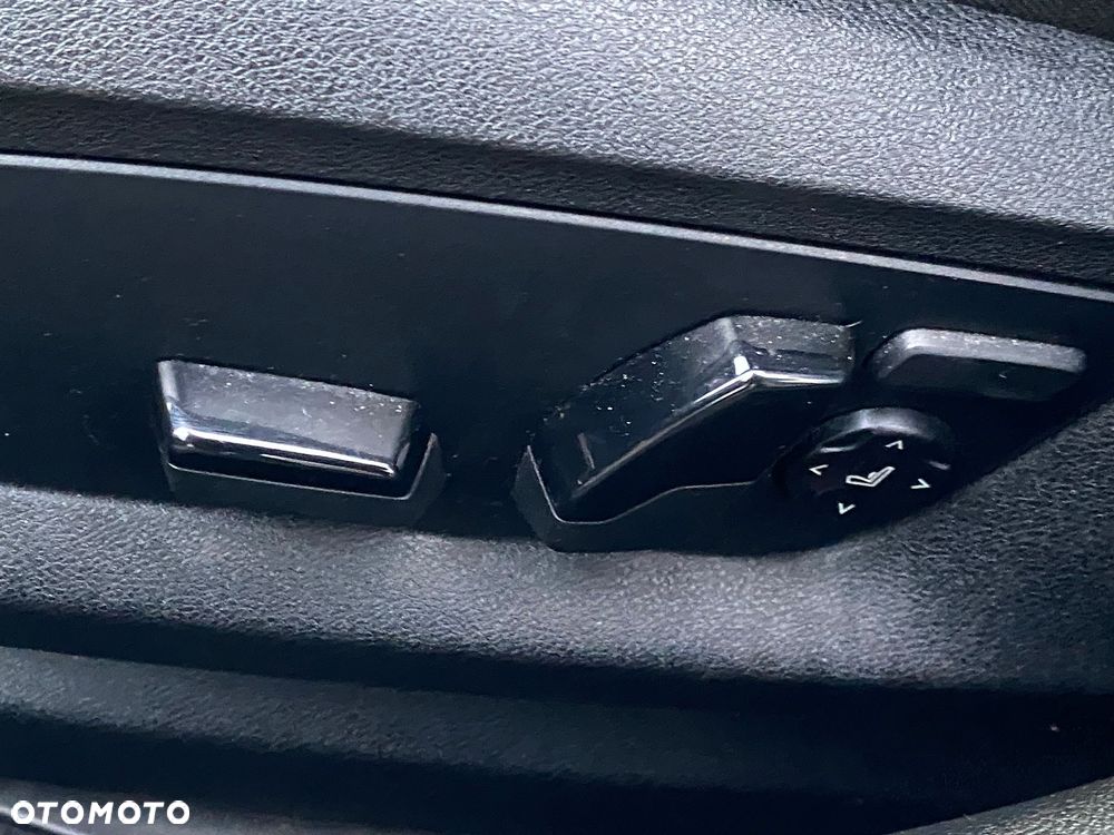 BMW Seria 5 520d xDrive Luxury Line sport - 22