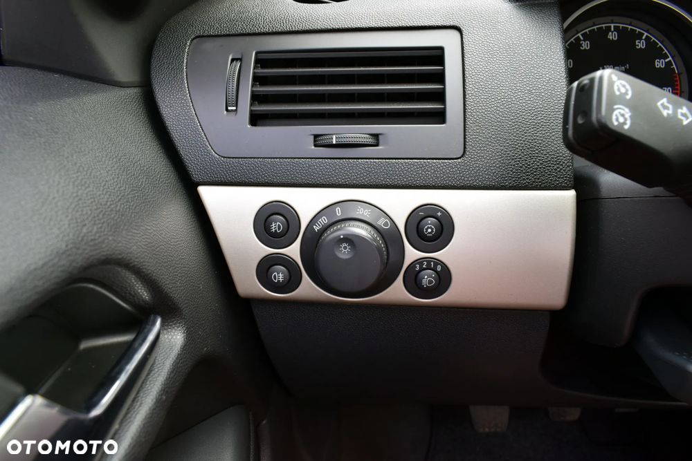 Opel Astra 1.8 Cosmo - 37