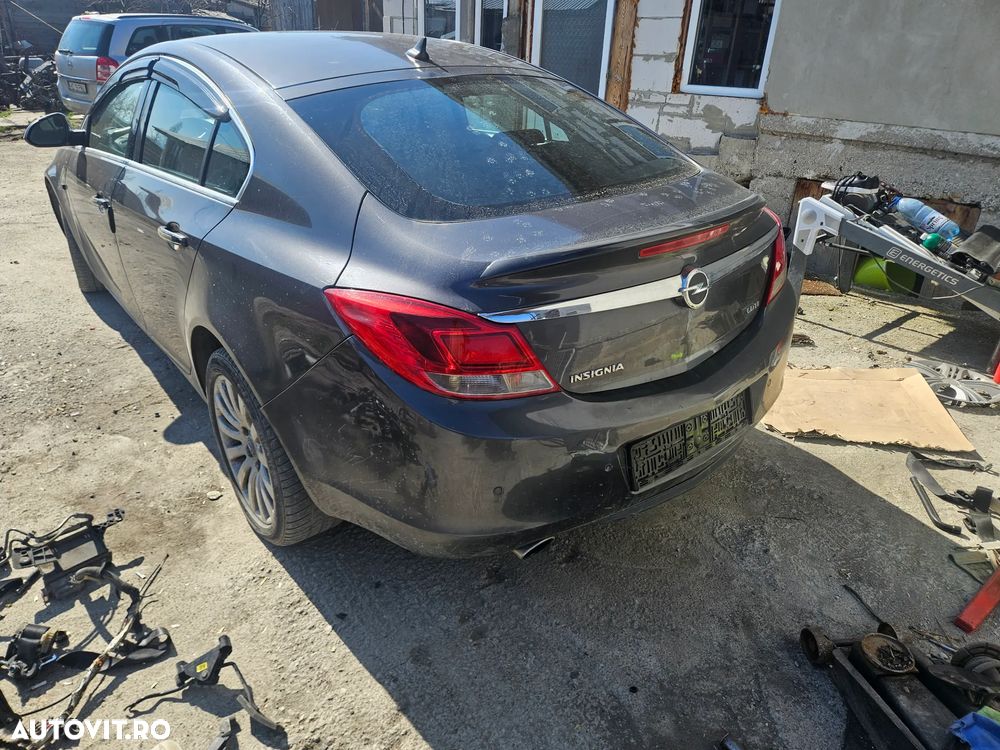 Dezmembrez opel insignia - 4