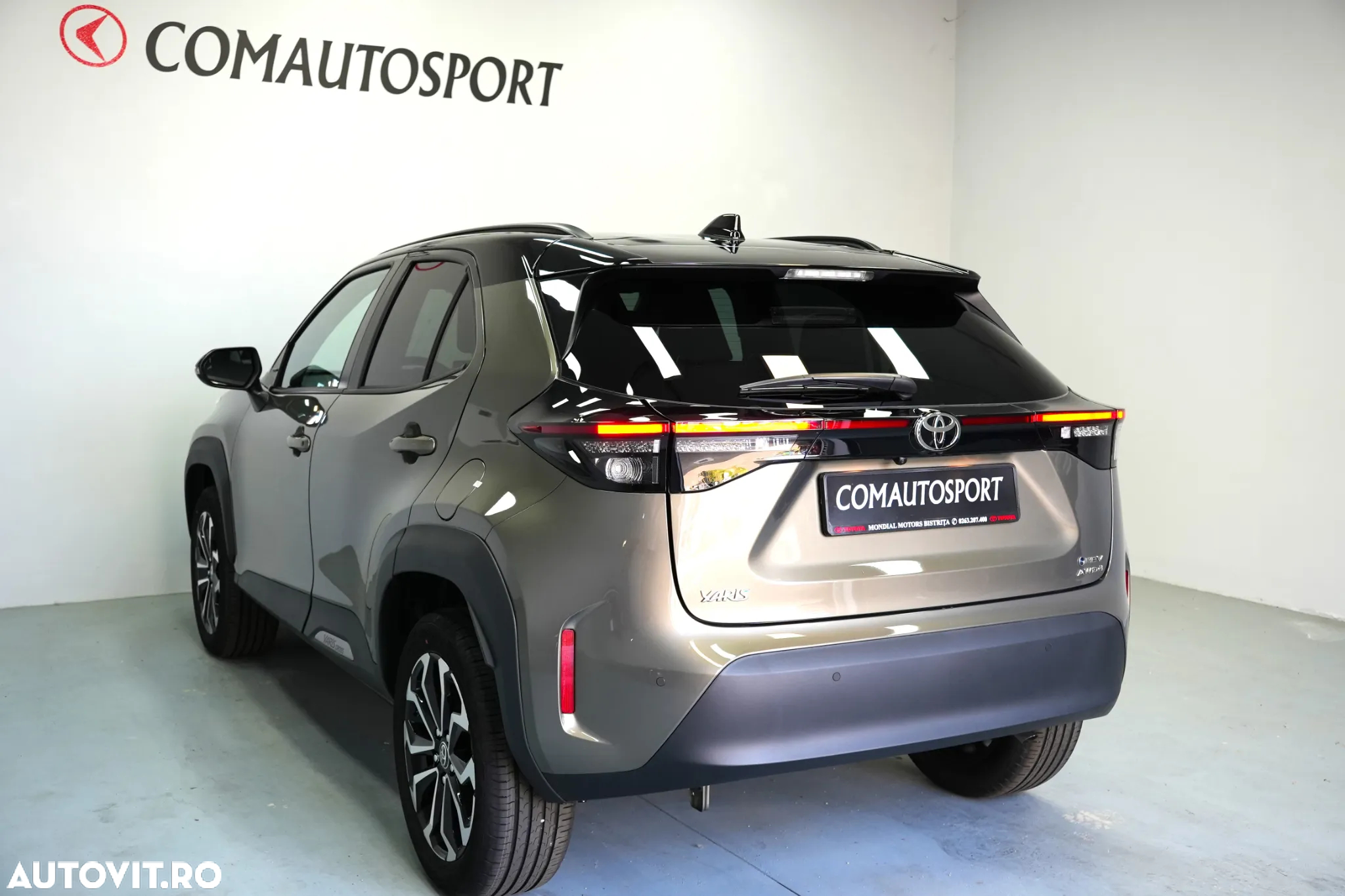 Toyota Yaris Cross 1.5 VVT-i HSD 4x4 Dynamic - 4