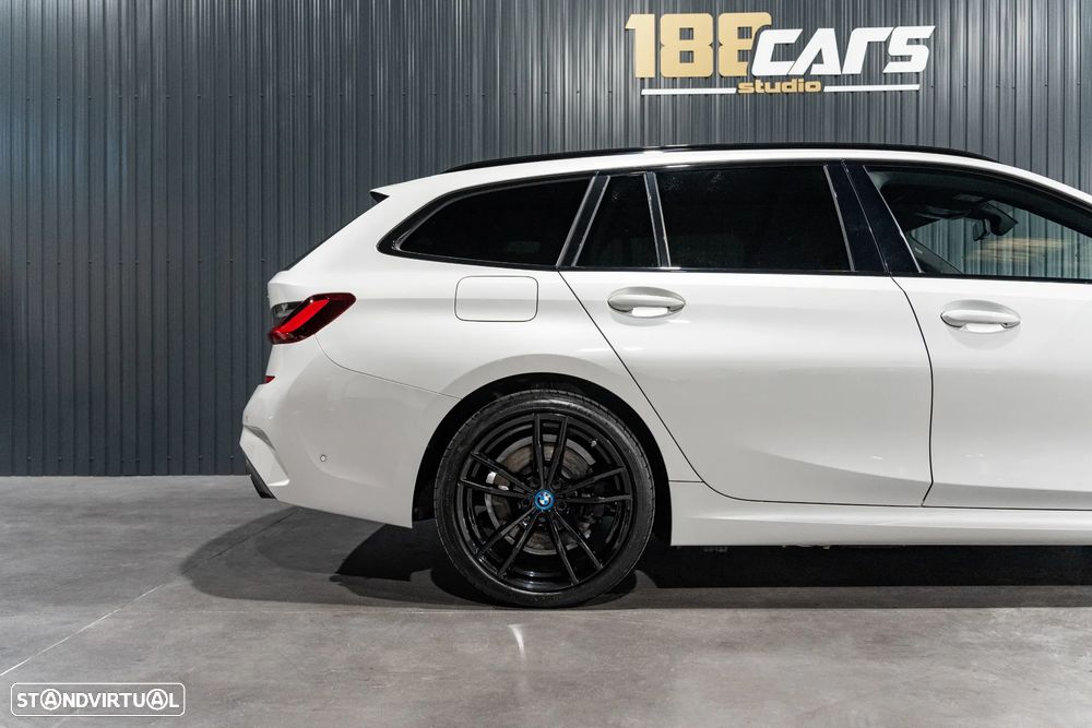 BMW 330 e Touring Pack M Auto - 48