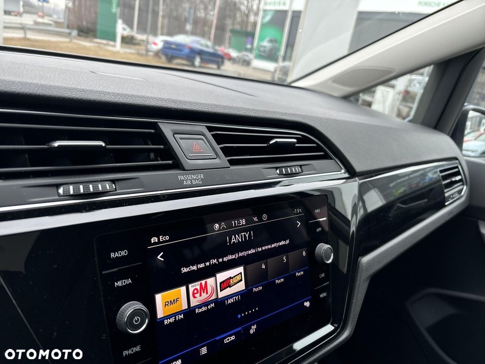 Volkswagen Touran - 22