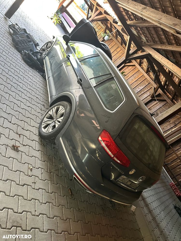Volkswagen Passat - 2