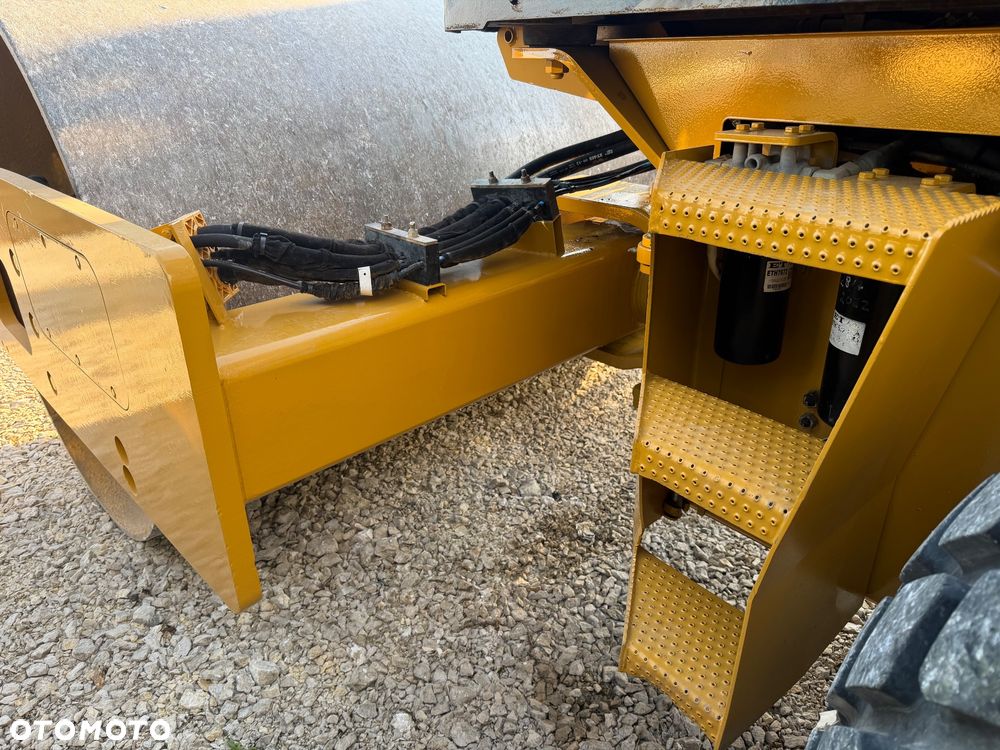 Caterpillar CS56 - 8