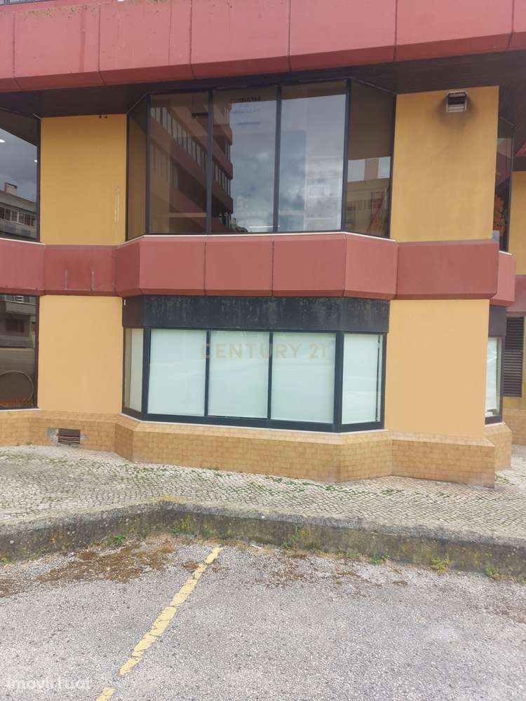 Arrendamento Loja que também pode ser Escritório, com muita luz natura - Grande imagem: 3/13