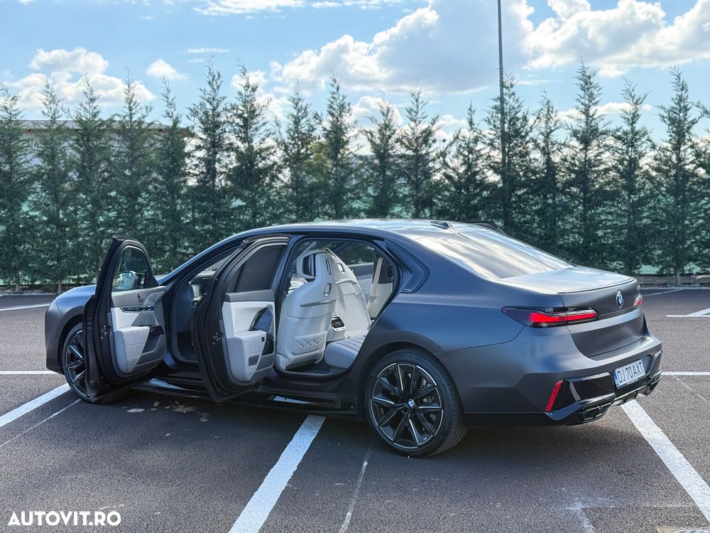 BMW M7 M760e xDrive - 11