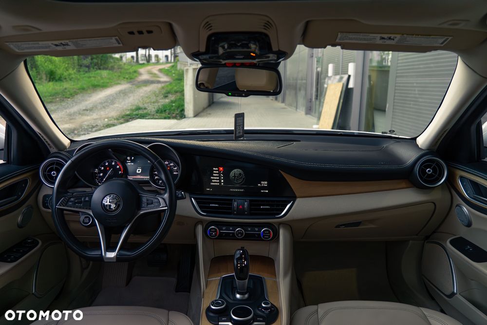 Alfa Romeo Giulia 2.0 Turbo TI Q4 - 12