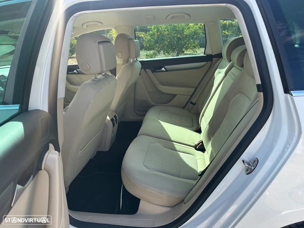 VW Passat Variant - 25