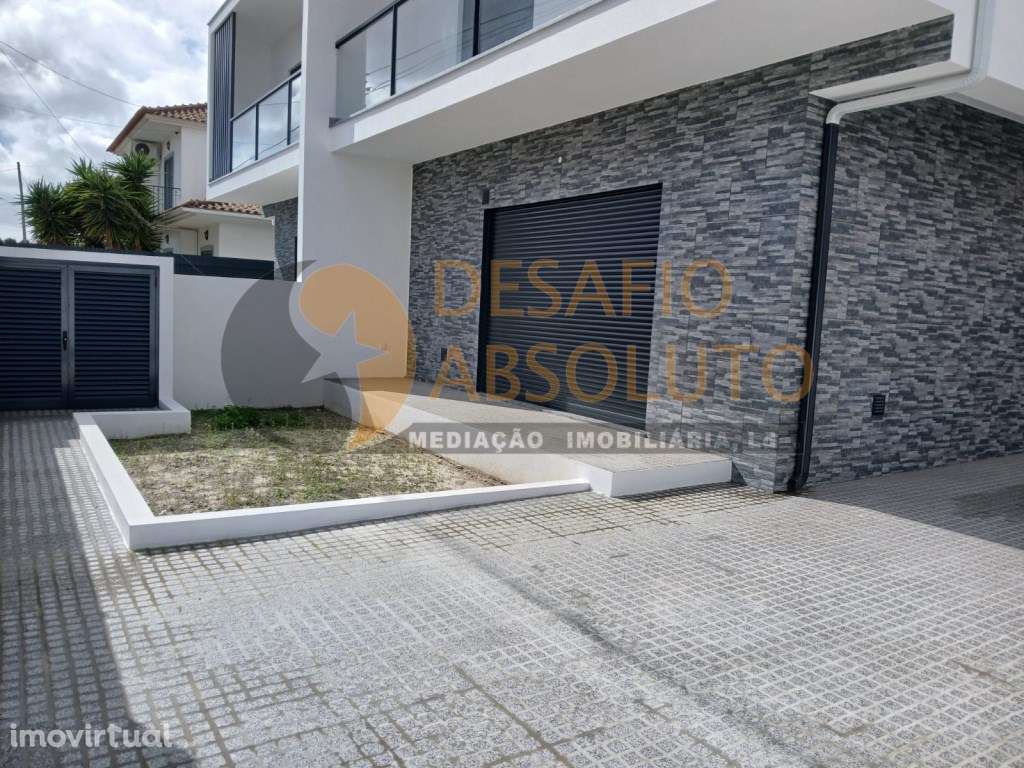 Moradia Geminada T3+1, Áreas Grandes. Fernão Ferro - Grande imagem: 3/20