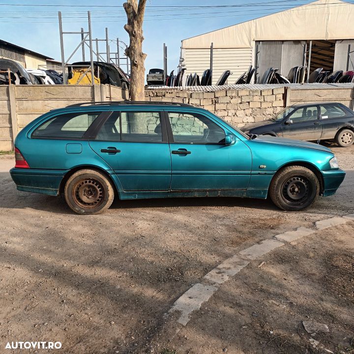 Dezmembrari  Mercedes-Benz C-CLASS (W202)  1993  > 2001 C 220 D Motor - 3