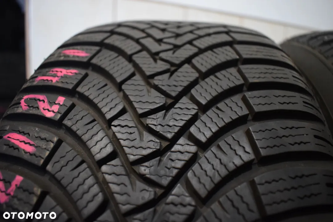 R18 225/40 Falken Eurowinter HS01 - 4