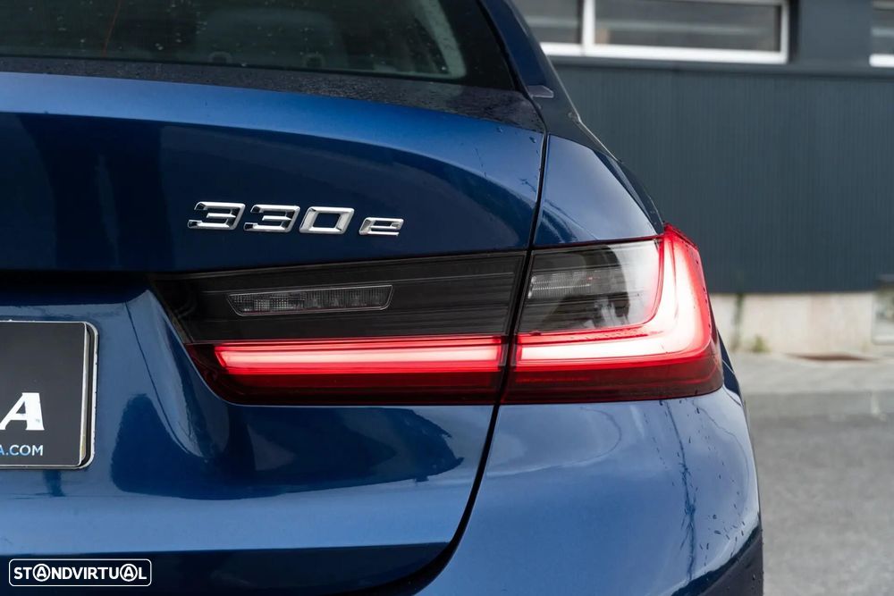 BMW 330 e Line Luxury Auto - 34