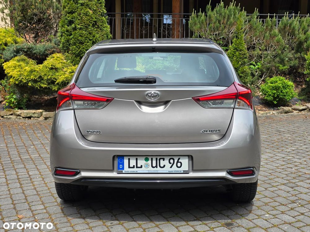 Toyota Auris 1.33 Dual-VVT-i - 38