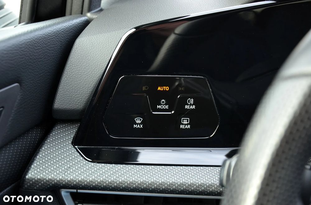 Volkswagen Golf 1.5 eTSI OPF DSG R-Line - 40