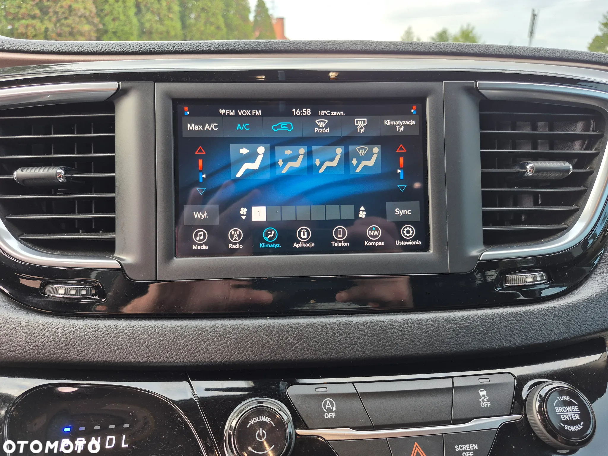 Chrysler Pacifica - 5