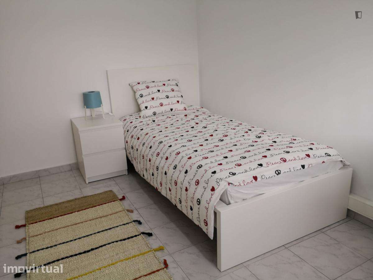Quarto - localizado em Carcavelos Lisbon - Grande imagem: 5/16