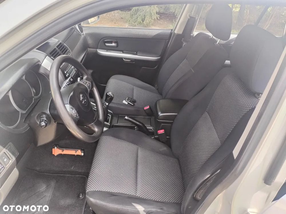 Suzuki Grand Vitara 2.0 Comfort Family - 14