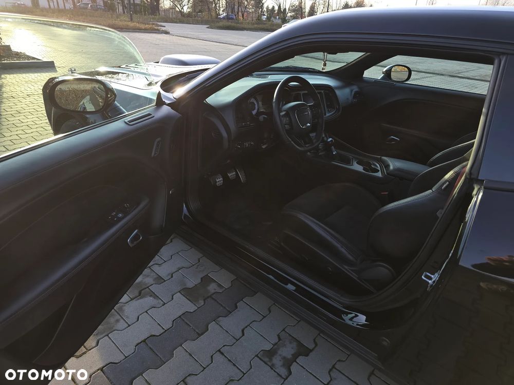 Dodge Challenger ver-6-4-scat-pack-widebody - 12