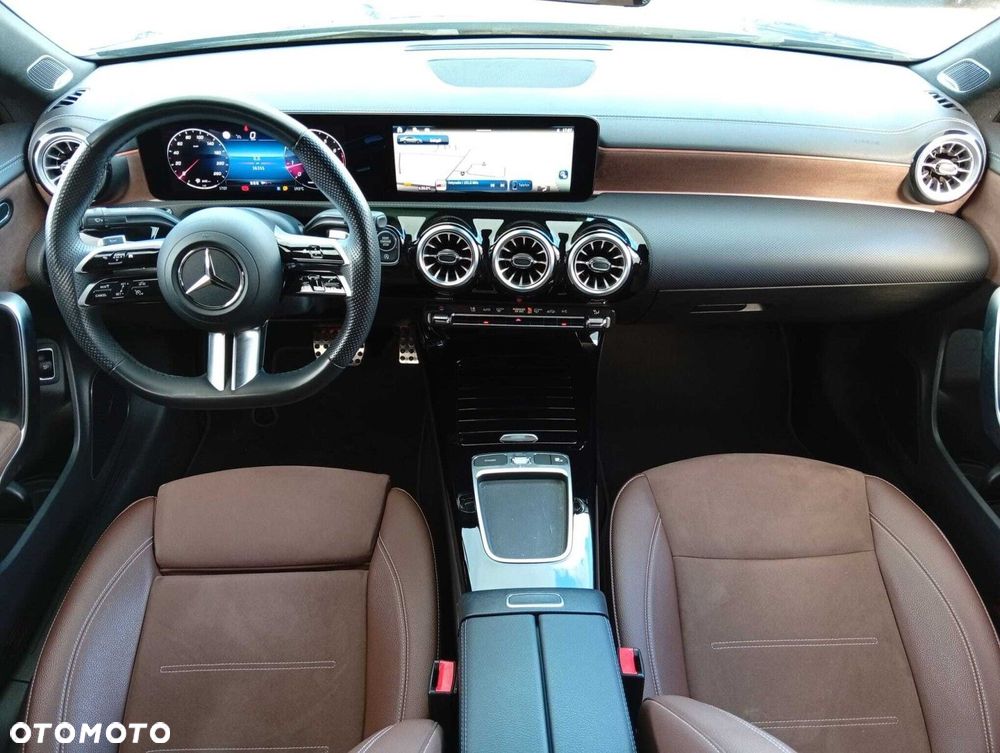 Mercedes-Benz CLA 220 mHEV 4-Matic AMG Line 8G-DCT - 16