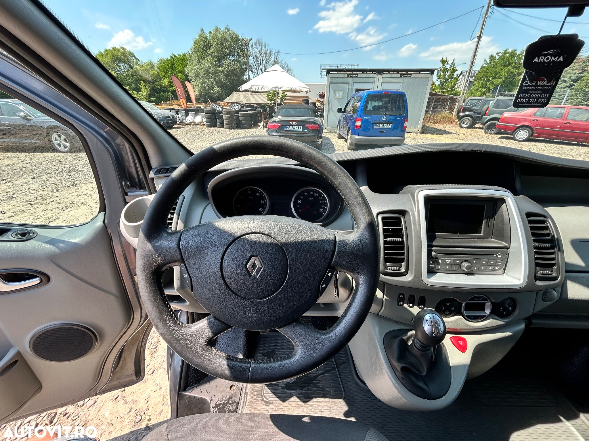 Renault Trafic 2.0 dCi 115 FAP Passenger Black Edition - 13