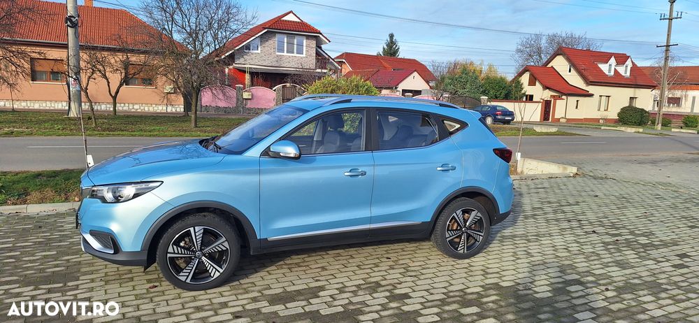 MG ZS EV Luxury - 23