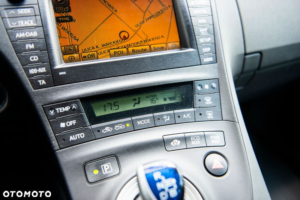 Toyota Prius (Hybrid) Executive - 32