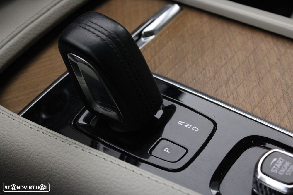 Volvo V90 2.0 B4 Momentum Plus Geartronic - 19
