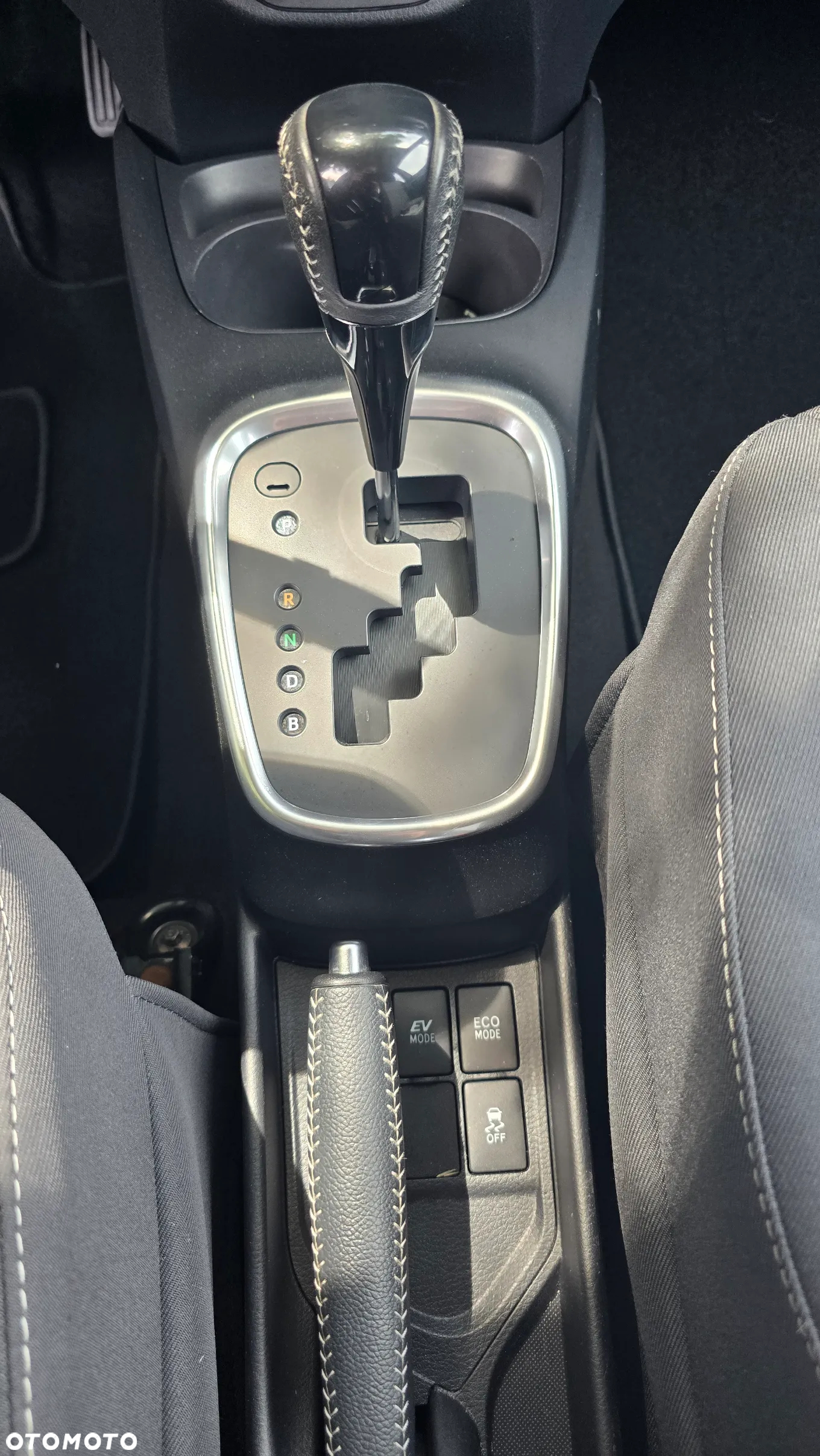 Toyota Yaris 1.5 Premium CVT - 24