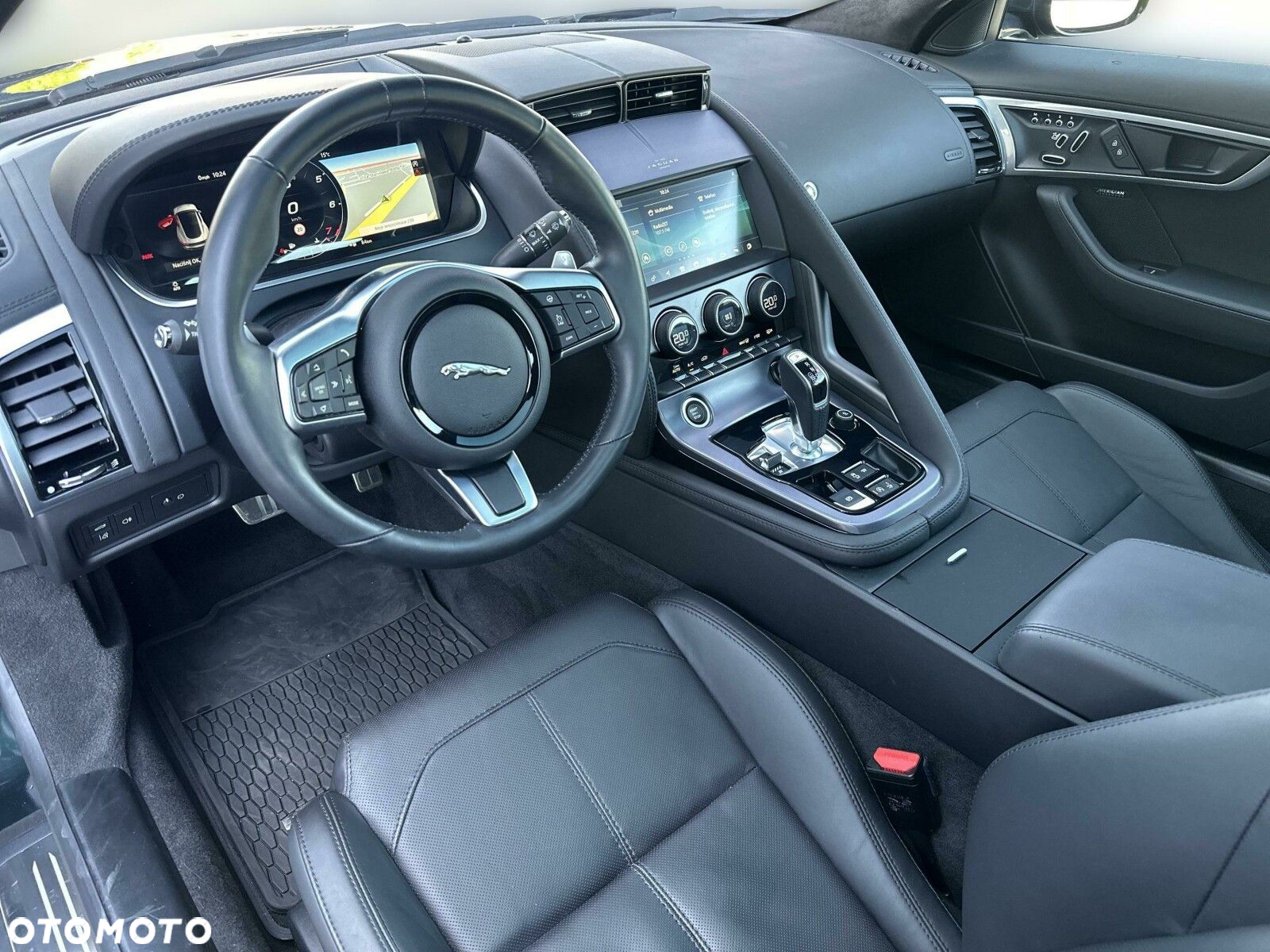 Jaguar F-Type - 12