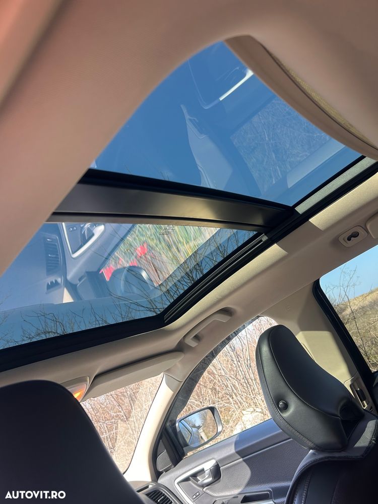 Volvo XC 60 D5 AWD Aut. Momentum - 8