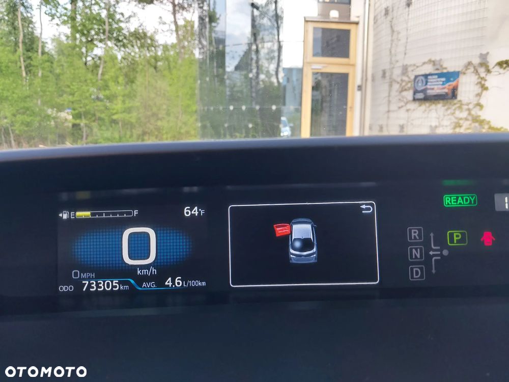 Toyota Prius Hybrid - 25