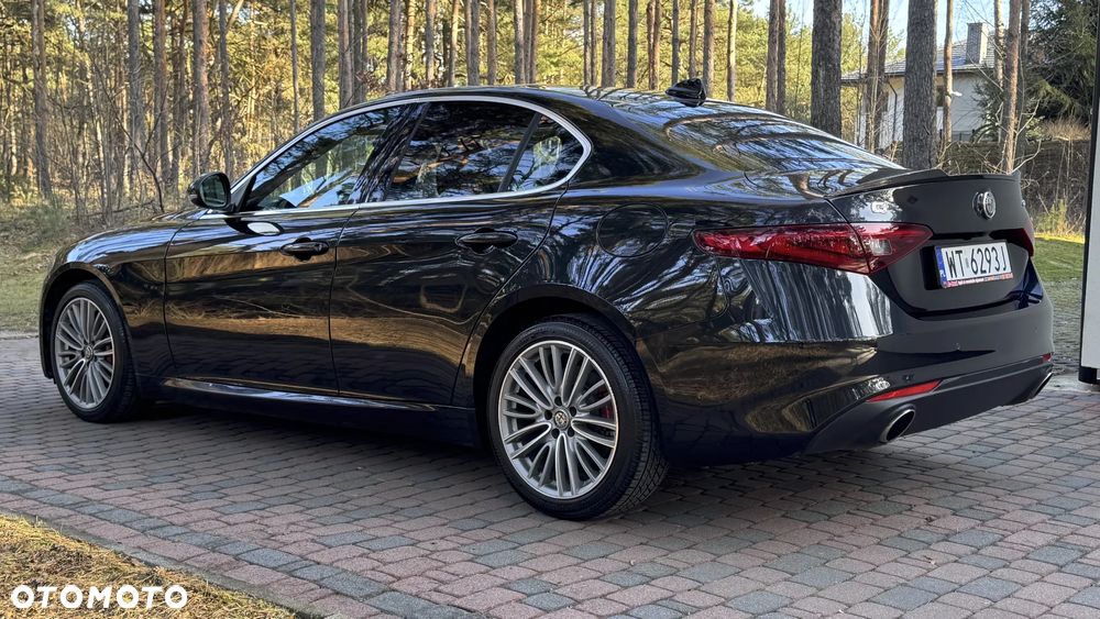 Alfa Romeo Giulia 2.0 Turbo 16V AT8-Q4 Ti - 12