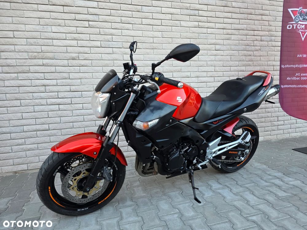 Suzuki GSR - 2