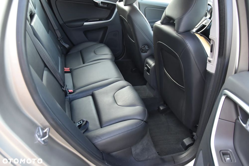 Volvo XC 60 D4 Summum - 9