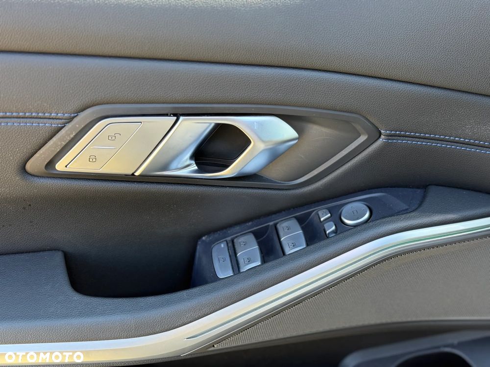 BMW Seria 3 320d xDrive M Sport sport - 25