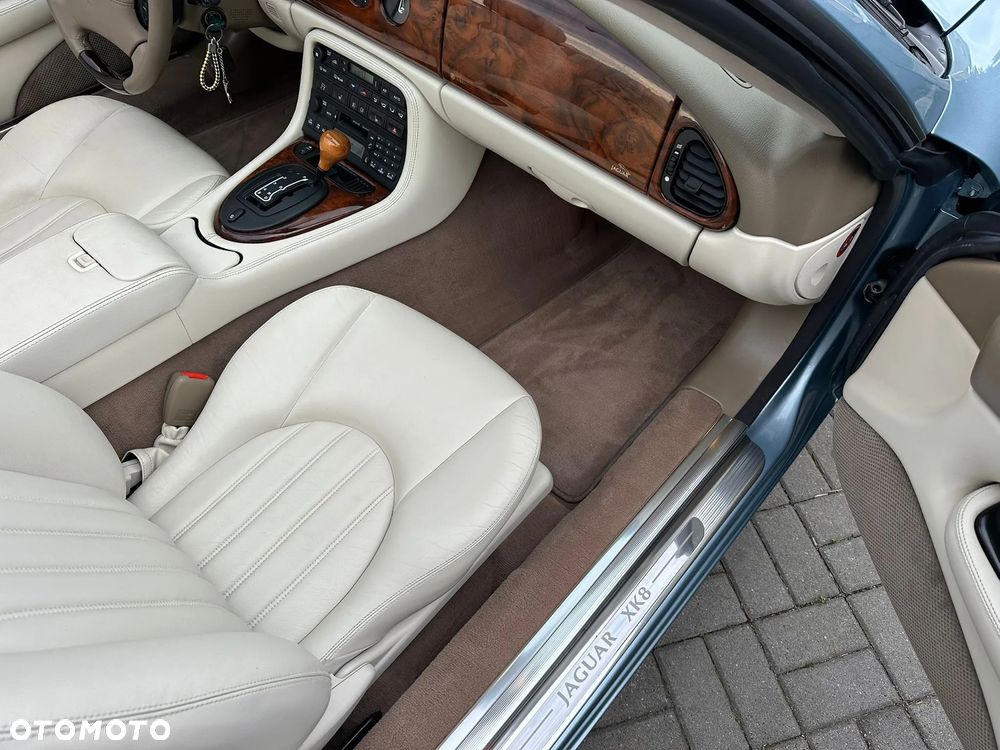 Jaguar XK8 - 31