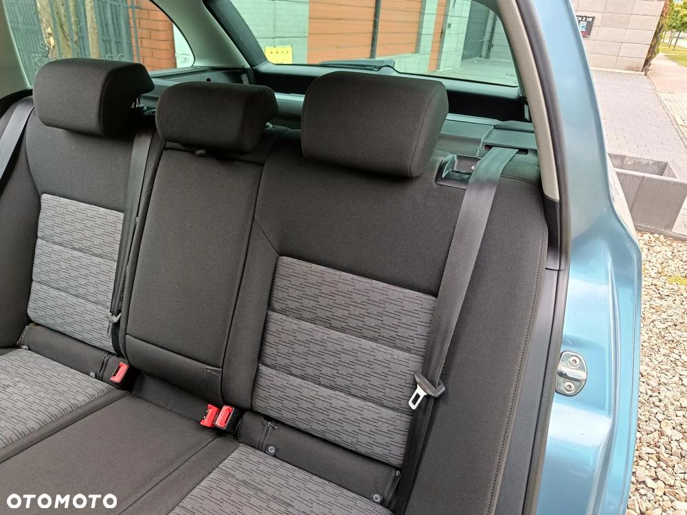 Skoda Octavia 1.6 Combi Ambiente - 25