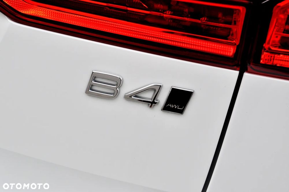 Volvo XC 60 B4 D AWD Ultimate Dark - 39