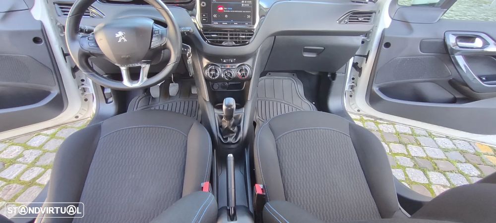 Peugeot 208 1.2 PureTech Signature - 15