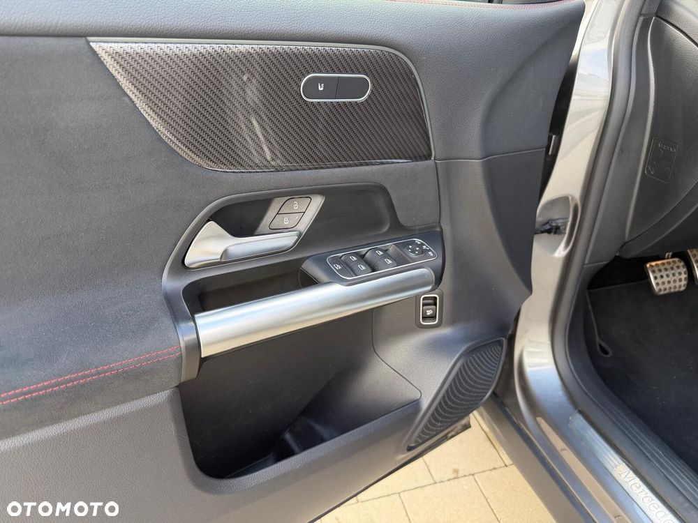 Mercedes-Benz GLA 200 AMG Line - 13
