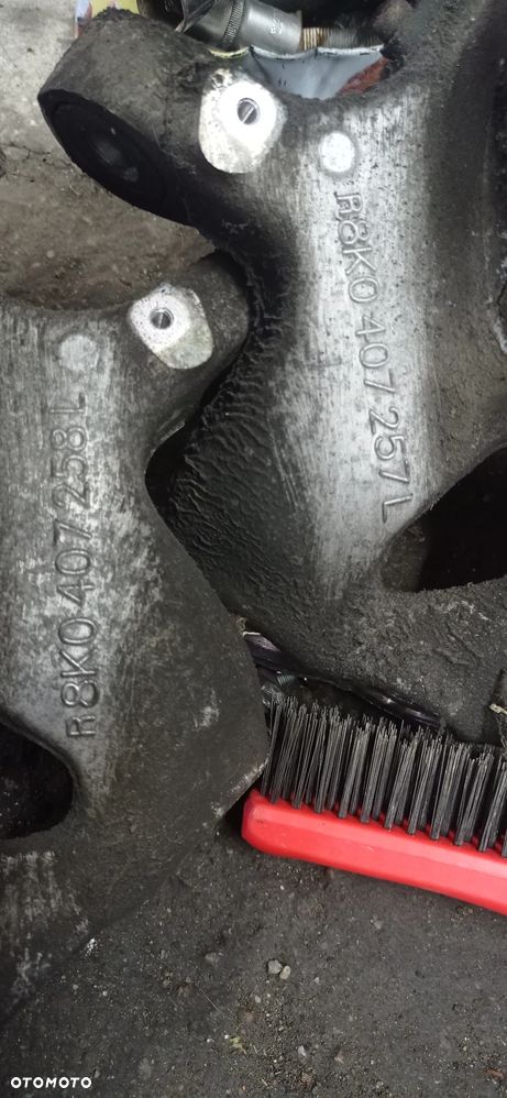 Audi A4 B8 A5 zwrotnica prawa  2.0 TDI - 4