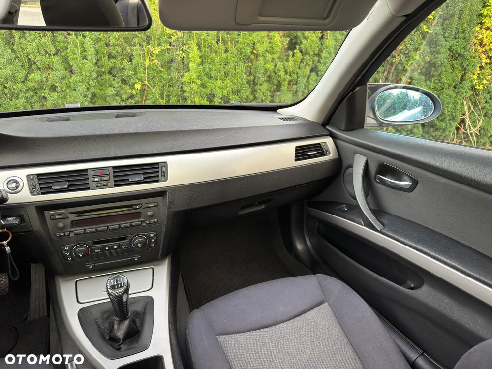 BMW Seria 3 320i - 26