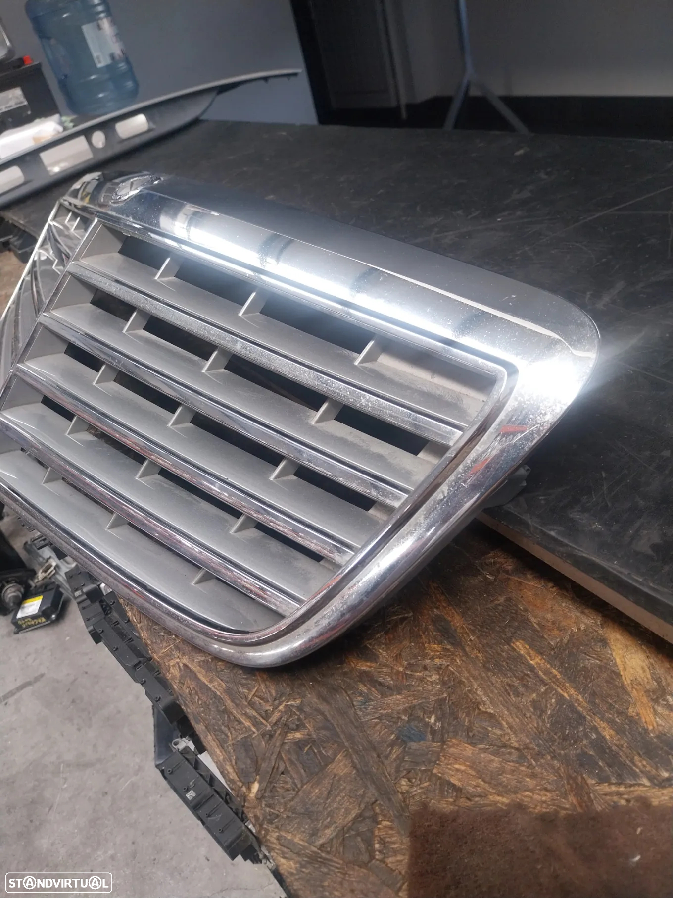 Grelha Mercedes-Benz W211 Ref:A211 880 17 83 - 2