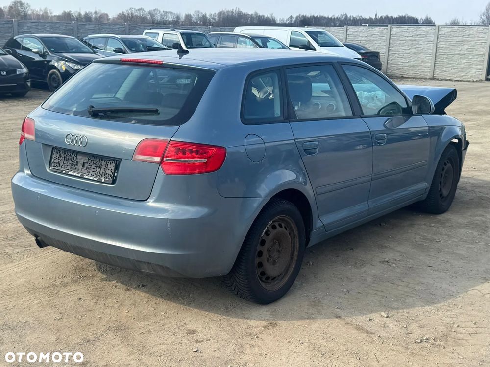 Audi A3 Sportback 1.6 Ambiente - 4